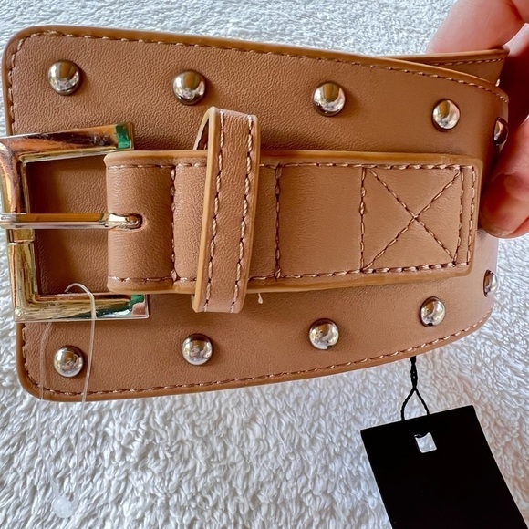 NASTY GAL NUDE STUD WIDE WAIST BELT ONE SIZE NWT - Picture 1 of 6